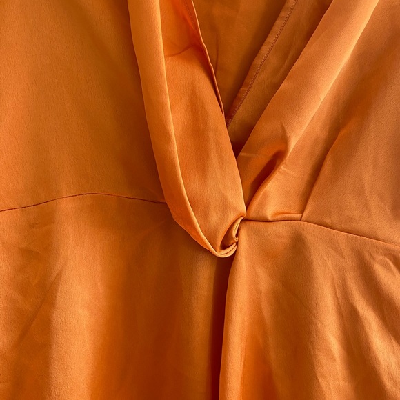 Pretty Little Thing long sleeve dress - Picture 2 of 5